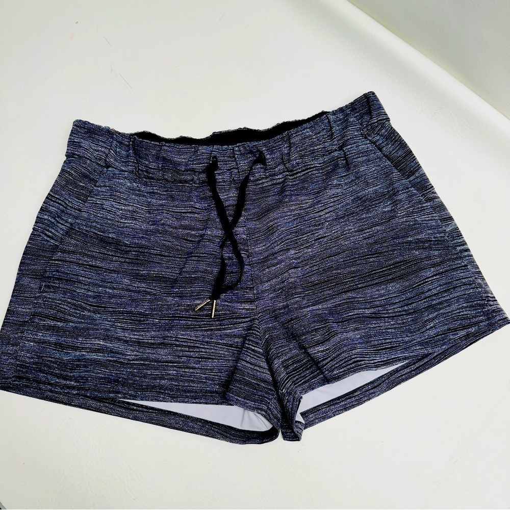 Lululemon women’s shorts elastic waist size 12